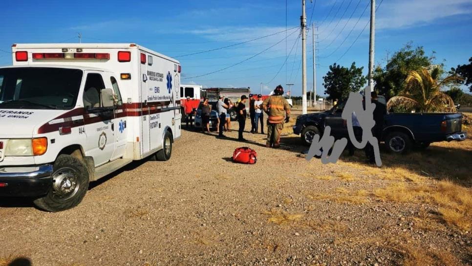 Muere mujer al volcar su vehículo en Los Pozos, Villa Unión