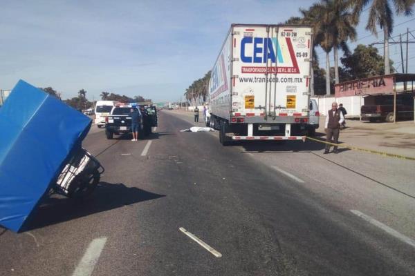 Tráiler embiste y mata a Don Nicolás, vendedor de donas de Batamote