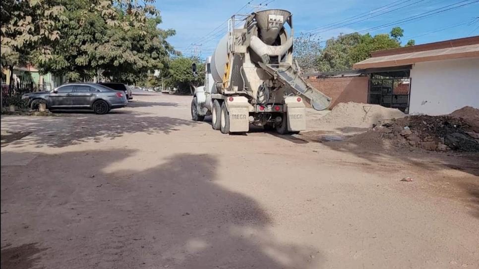 Desde hace 38 años, piden que les pavimenten calle en Los Mochis