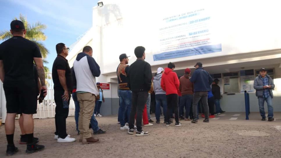 Filas de hasta tres horas para conseguir boletos para el quinto juego en Guasave