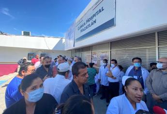 Por falta de medicamentos, se manifiestan trabajadores del ISSSTE en Mazatlán
