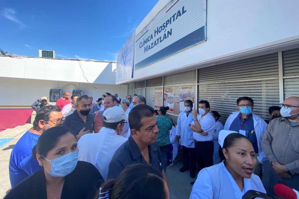 Por falta de medicamentos, se manifiestan trabajadores del ISSSTE en Mazatlán