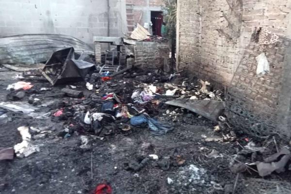 Incendio arrasa con vivienda en Mazatlán