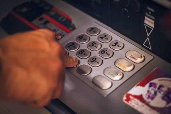 3 depósitos en efectivo que no generan impuestos ante el SAT