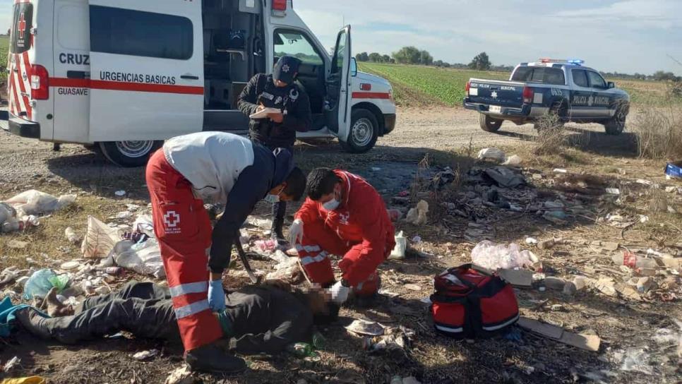 «Levantan», torturan y tiran a un joven en un basurero de Guasave