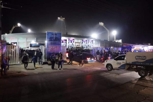 Cientos de aficionados Cañeros se hacen presentes en el Kuroda Park