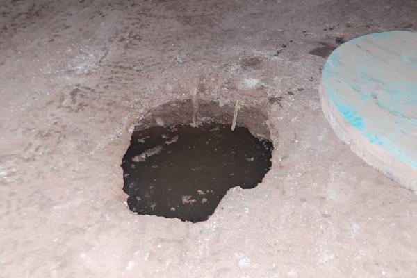 Se abre profundo socavón en Los Mochis