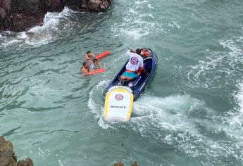 Realizan simulacro de tres personas ahogándose en playas de Mazatlán