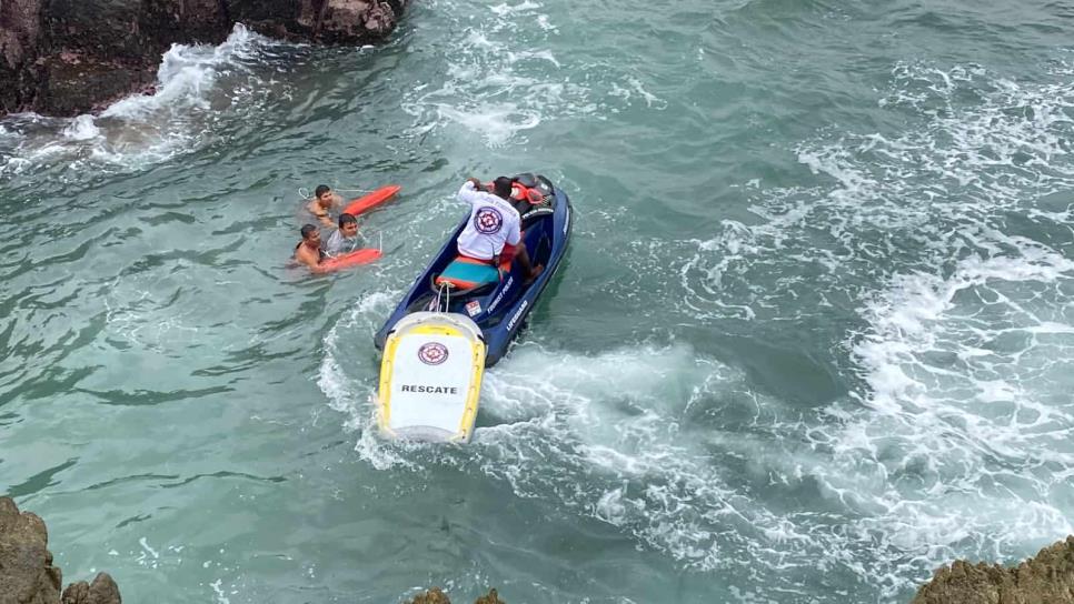 Realizan simulacro de tres personas ahogándose en playas de Mazatlán