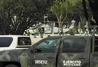 Por la exposición «La Gran Fuerza de México», aterriza helicóptero Black Hawk en Palacio de Gobierno