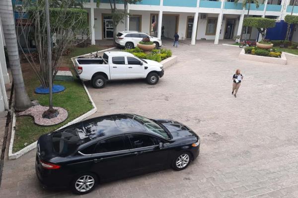 Funcionarios de Mazatlán están obligados a retirar polarizados de vehículos oficiales