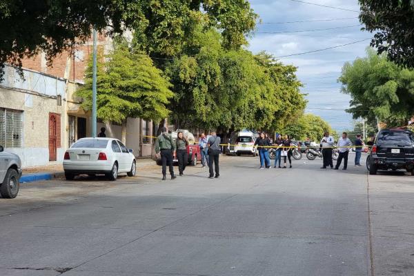 Descubren cuerpo dentro de un automóvil en el sector Jorge Almada, en Culiacán