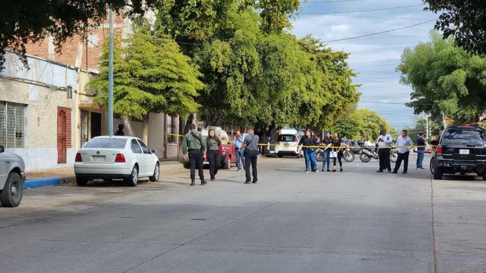 Descubren cuerpo dentro de un automóvil en el sector Jorge Almada, en Culiacán