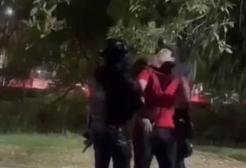 Denuncian a policías por ahorcar y golpear a joven para revisarlo, en Culiacán | VIDEO