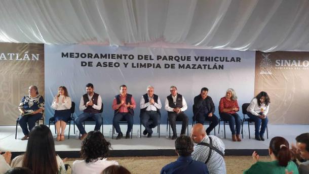 Municipio de Mazatlán y Gobierno de Sinaloa entregan 15 nuevos camiones recolectores de basura