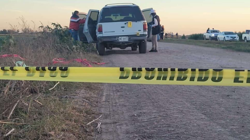 Encuentran a joven sin vida arriba de una camioneta en Ahome