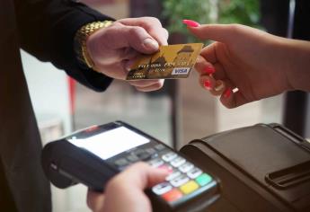 ¿Te pueden cobrar más por pagar con tarjeta de crédito? Esto dice la Profeco