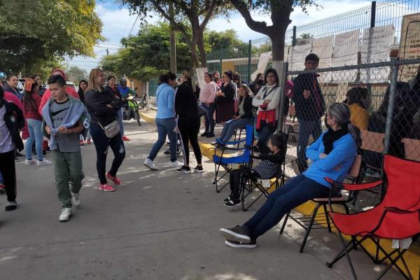 Padres de familia liberan primaria tras 3 días de protesta en Los Mochis