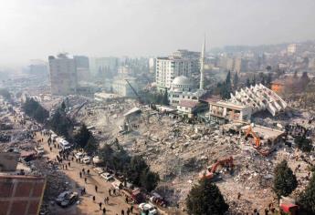 Suman 25 mil muertos por terremoto en Turquía