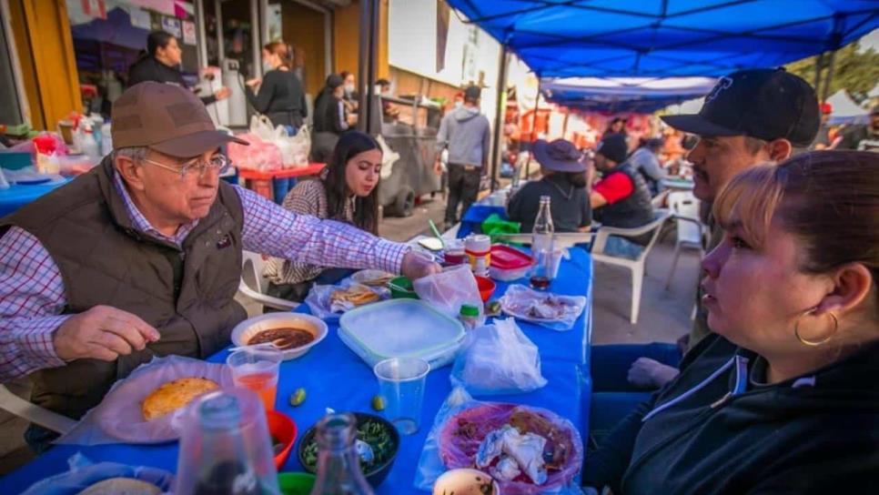 Gobernador visita el tianguis de Los Huizaches en Culiacán