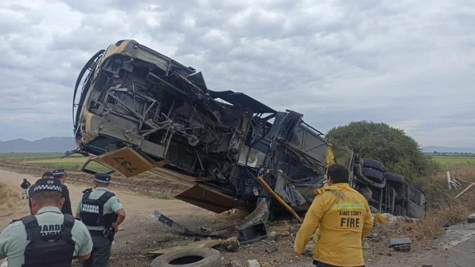 Por esquivar a motociclistas que jugaban carreras; vuelca autobús en Angostura