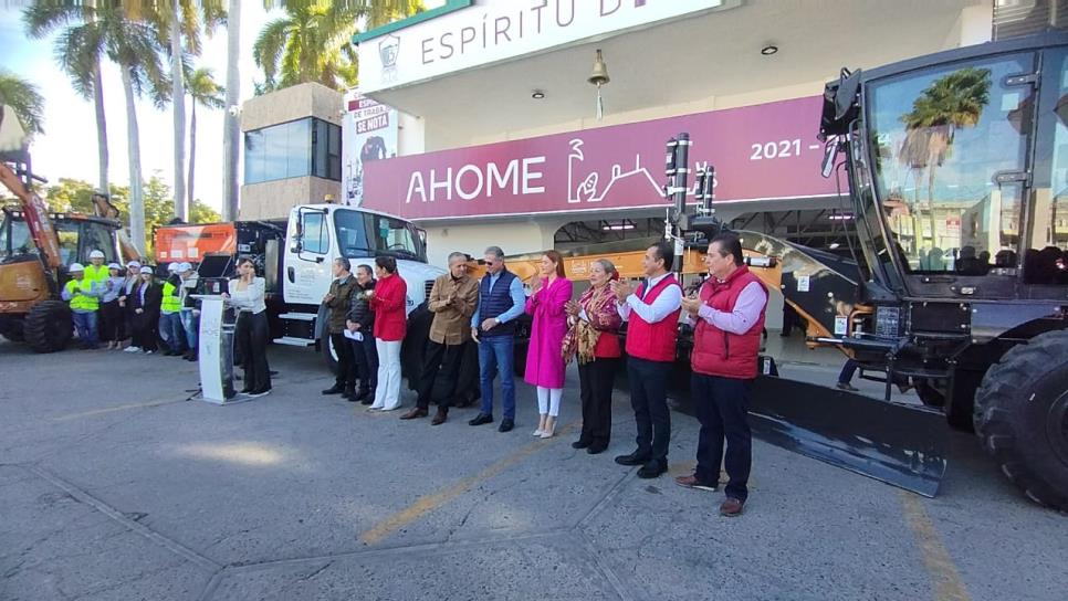 Ayuntamiento de Ahome entrega equipamiento a Obras Públicas