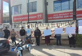 Denuncian a infonavit de sacar injustamente a los «invasores» de viviendas abandonadas en Ahome