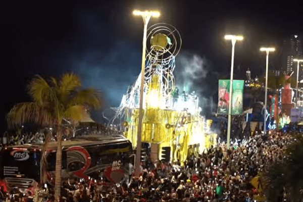Carros alegóricos causan sensación en desfile del Carnaval de Mazatlán 2023