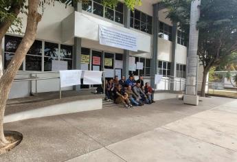 Estudiantes del Tec de Los Moxhis «explotan» ante falta de clases y recursos