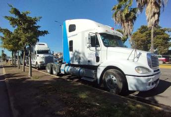 Transportistas de carga feredal «truenan» por altos cobros de grúas