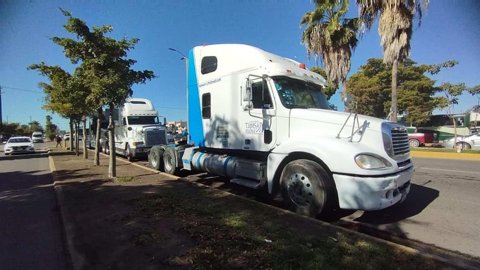 Transportistas de carga feredal «truenan» por altos cobros de grúas