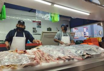 Supervisan estado y calidad de mariscos en mercado de Los Mochis