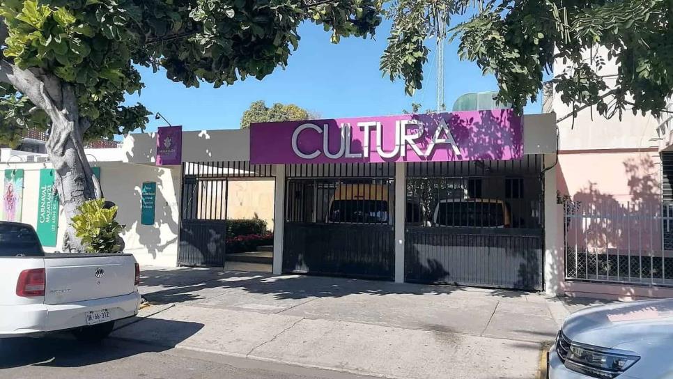 Funcionaria de Cultura en Mazatlán podría ser despedida por convocar a rueda de prensa de Fernando Pucheta Funcionaria de Cultura en Mazatlán podría ser despedida por convocar a rueda de prensa de Fernando Pucheta