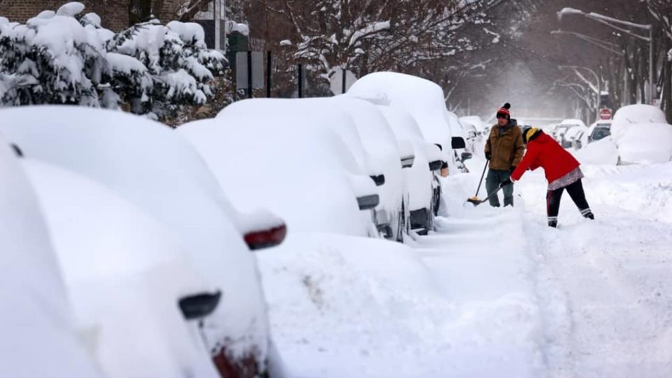 Estados Unidos se viste de blanco con fuerte nevada por tormenta invernal