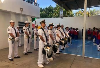 Secretaría de Marina participa en celebración del Día de la Bandera de colegio de Los Mochis