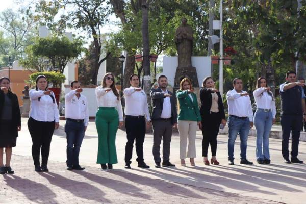 Alcalde de Badiraguato encabeza izamiento de bandera