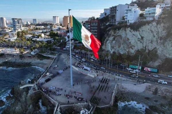 Conmemoran en Mazatlán el Día de la Bandera Nacional