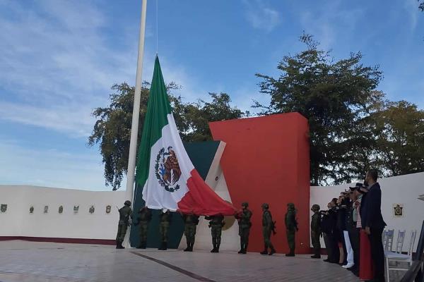 Ayuntamiento de Ahome conmemora el Día de la Bandera