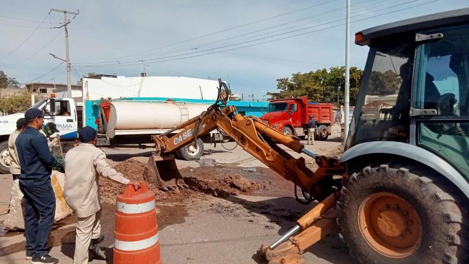 Japama inicia la reparación del socavón de la colonia 72, en Los Mochis