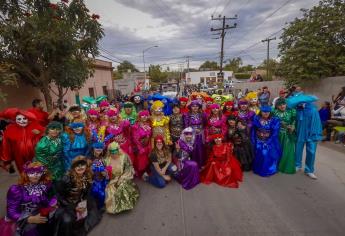 Gobernador convive con miles de mocoritenses durante recorrido del carnaval