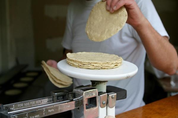 Incremento de tortilla pone contra las cuerdas a pequeños comercios