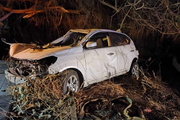 Dos mujeres resultan lesionadas en volcadura en Ahome