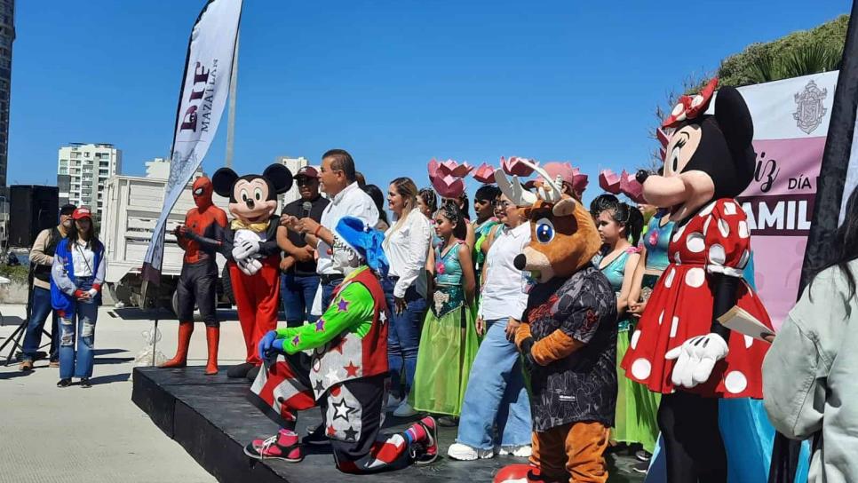 Cientos de familias mazatlecas celebran en unión y amor el Día de la Familia