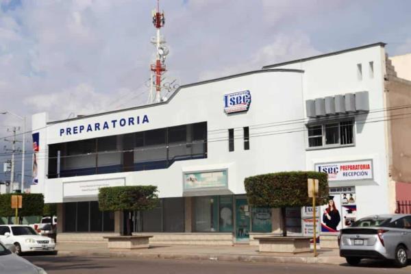 Estudiante espera desde hace un año su certificado de preparatoria abierta