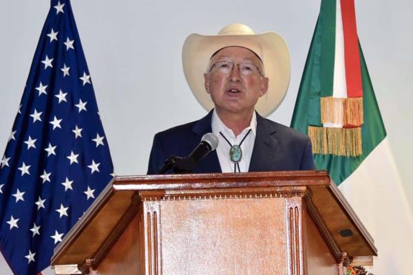 Urge actuar contra los cárteles: embajador Ken Salazar por asesinato de estadounidenses en Tamaulipas
