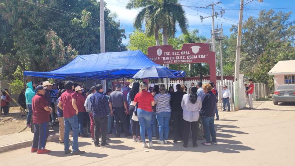 SEPyC se compromete a regularizar escolaridad de alumnos en secundaria de Compuertas, Ahome