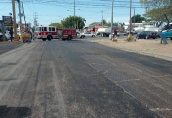 Vuelca camioneta con mil litros de diésel y ocasiona el cierre de avenida en Mazatlán