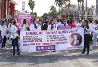 Feministas marchan en Los Mochis; exigen alto a la violencia y justicia para Fabiola Vianey