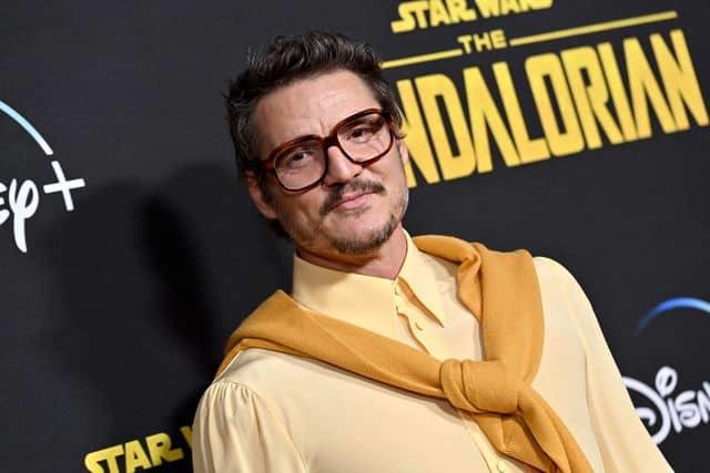 Pedro Pascal: su tormentoso pasado entre exilio, escándalos y el suicidio de su madre