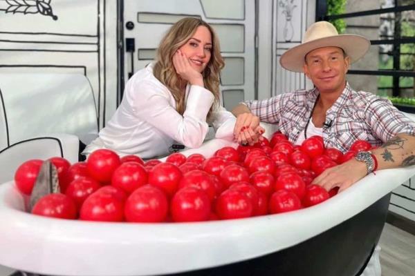 Andrea Legarreta y Erik Rubín lloran al recordar su pasado